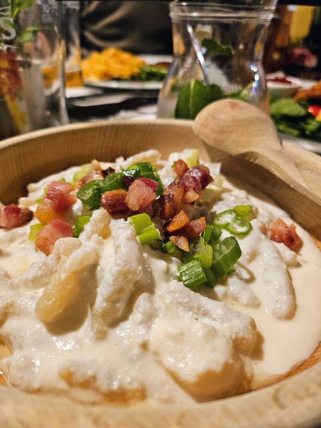 Sztrapacska juhtúróval, szalonnapörccel